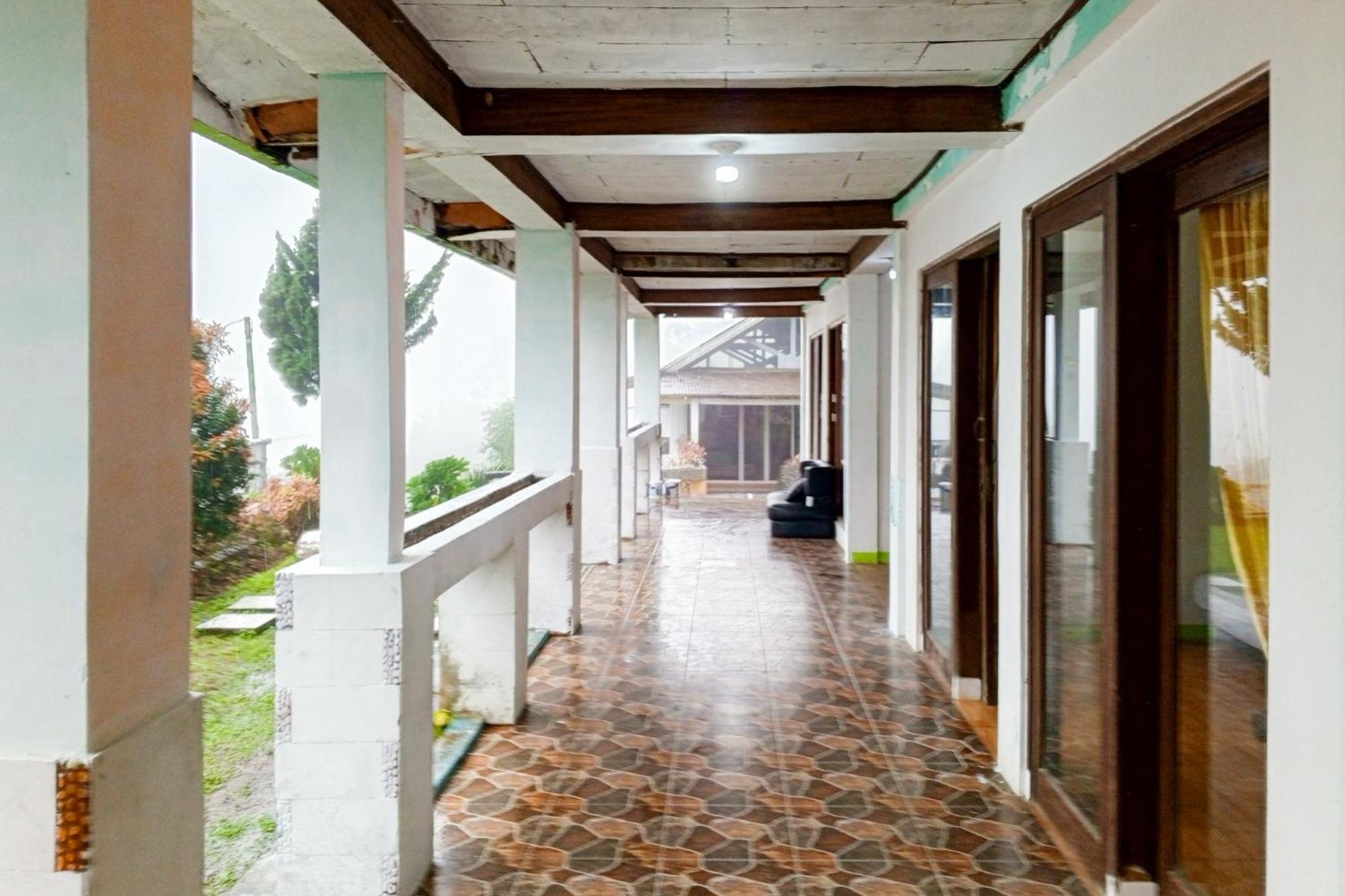 Villa Kampus Near Taman Safari Cisarua Puncak Redpartner 茂物 外观 照片
