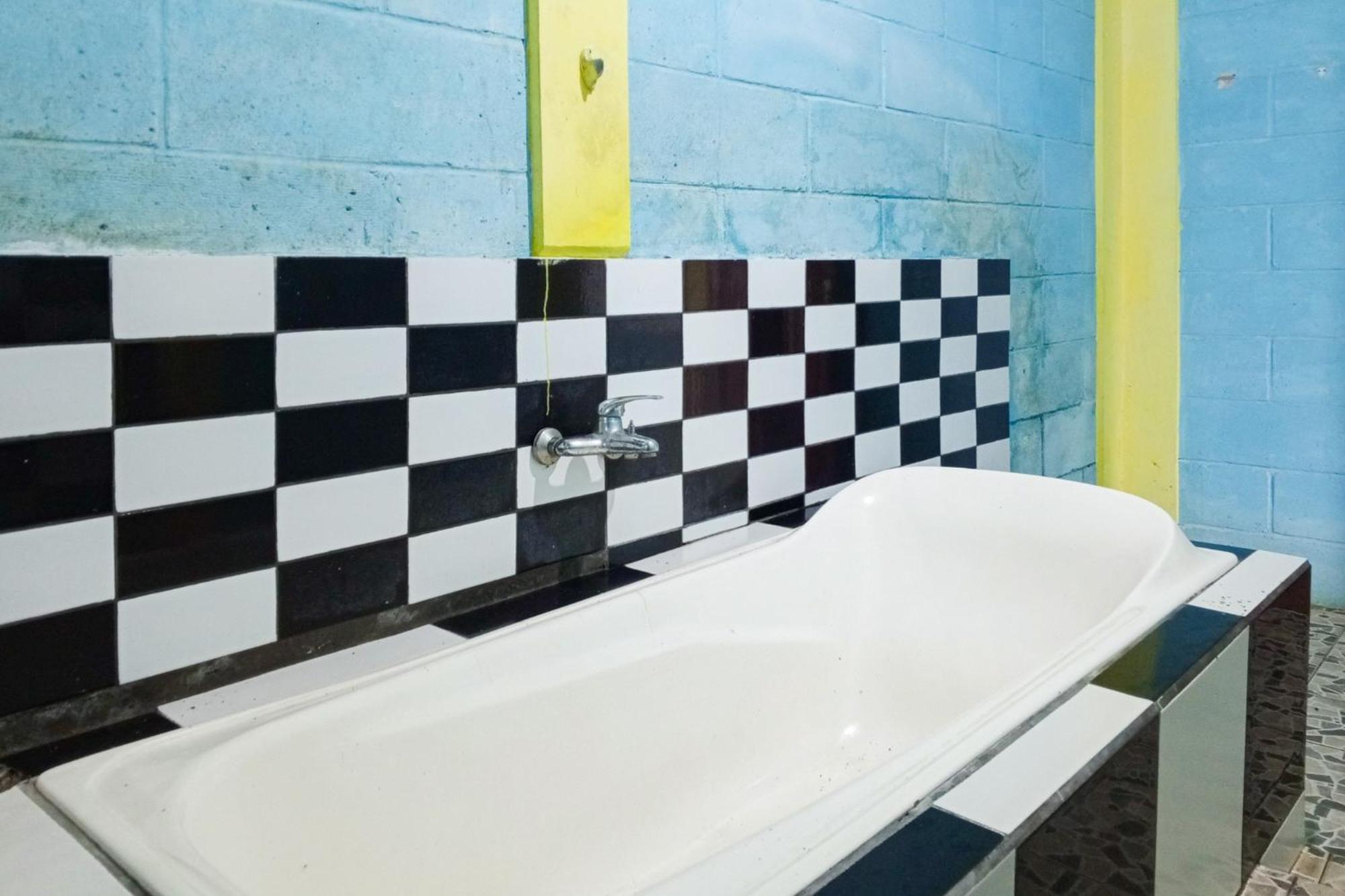 Villa Kampus Near Taman Safari Cisarua Puncak Redpartner 茂物 外观 照片